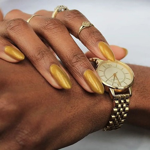 nail colors for ladies with darker skin shades