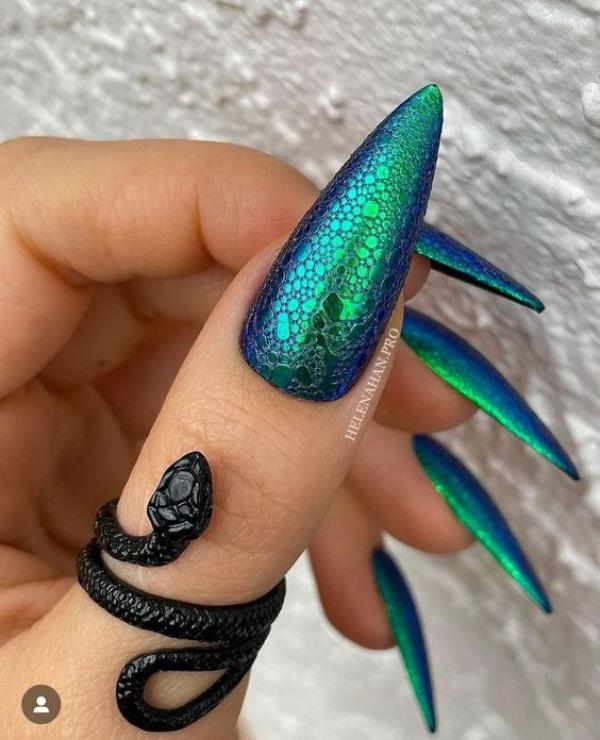 snake bubble nails