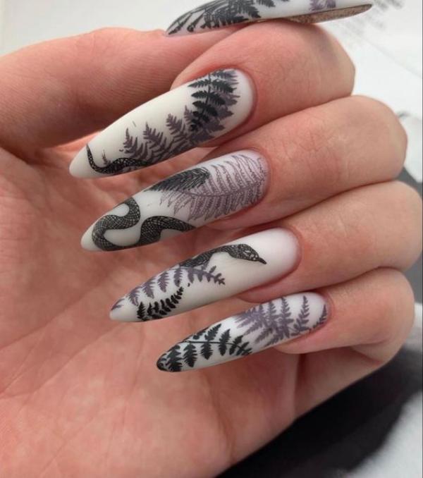 snake nails art