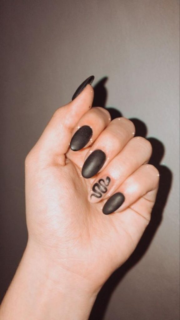 dark-chocolate-brown-snake-nails