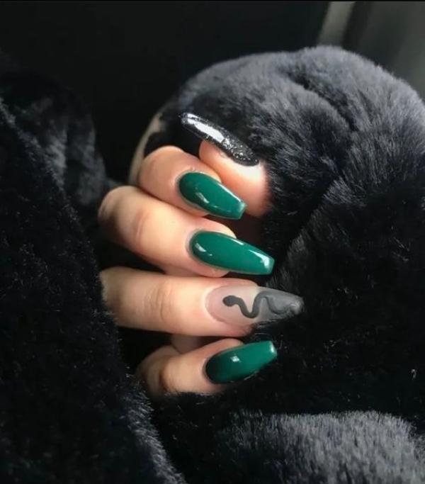 snake nails green