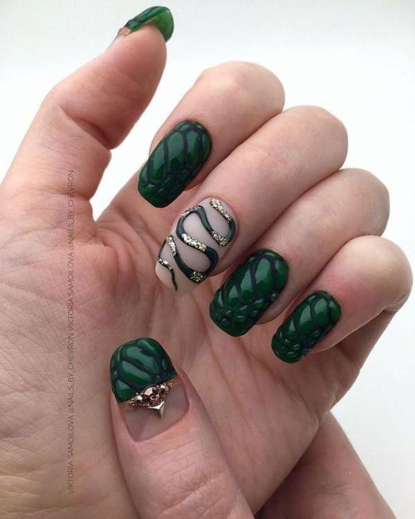 green-snake-nails-serpent-skin-design