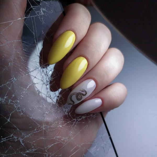 white-and-yellow-nails-serpent-snakes