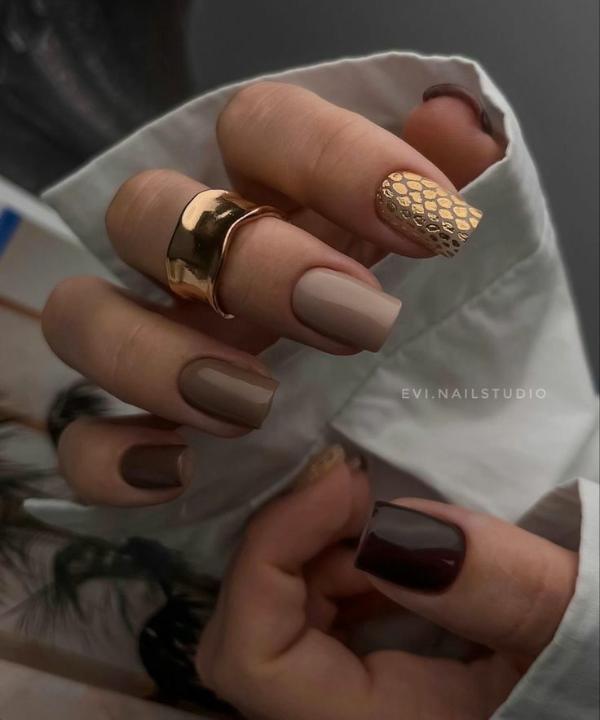 snake-skin-brown-gold-nails