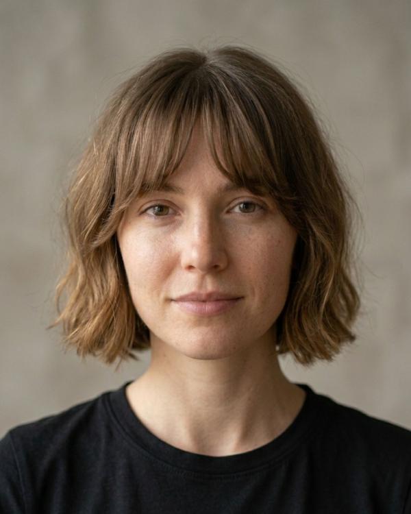 Bottleneck Bob Haircut with Classic Medium Length