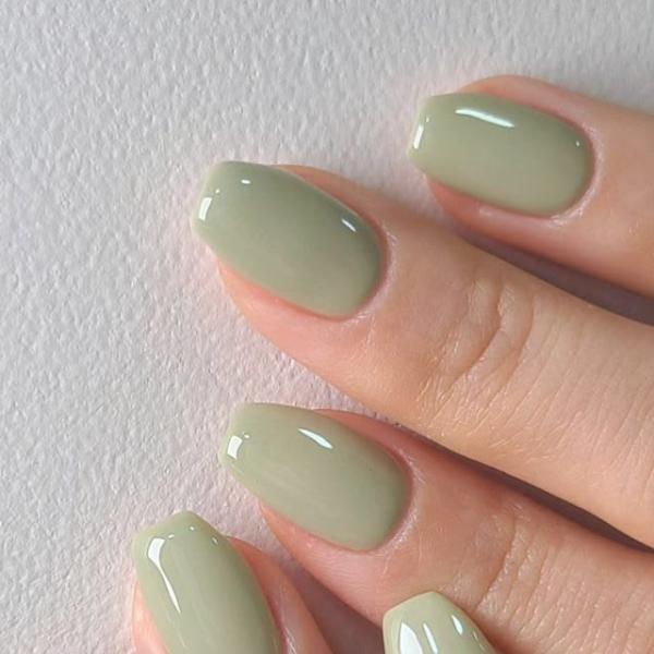One-Color Light Matcha Nail Design