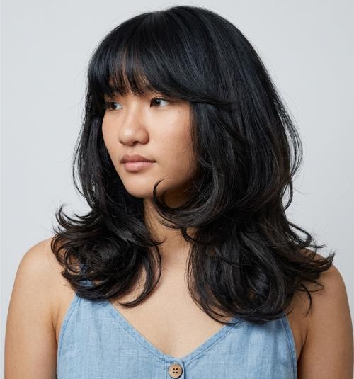 Best Voluminous Hairstyles for Women with Big Noses