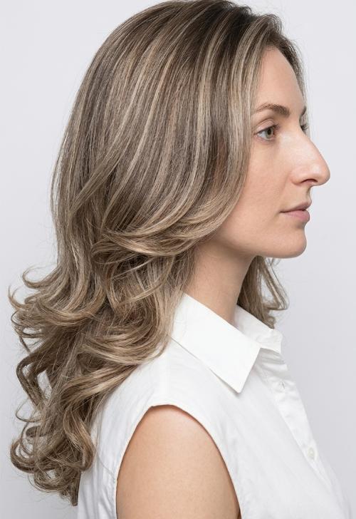 Best Long Wavy Layered Haircuts for Women with Big Noses